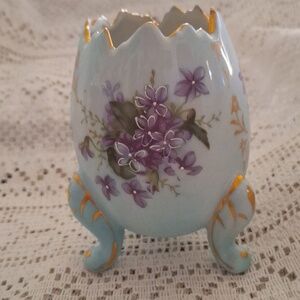 Vintage Inarco Porcelain Japan 3-Footed Vase Egg Lavender Flowers w Gold Trim